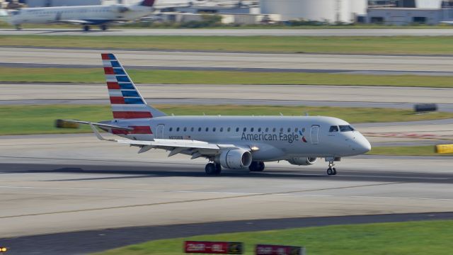 Embraer 170/175 (N870RW)