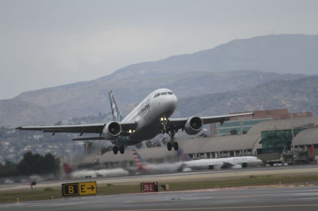 Airbus A320 (N529VA)