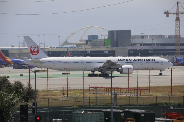 BOEING 777-300ER (JA739J)