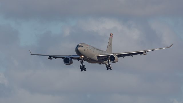 Airbus A330-300 —