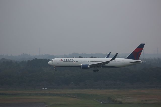 BOEING 767-300 (N195DN)