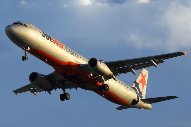 Airbus A321 (VH-VWT) - Approaching YBTL.