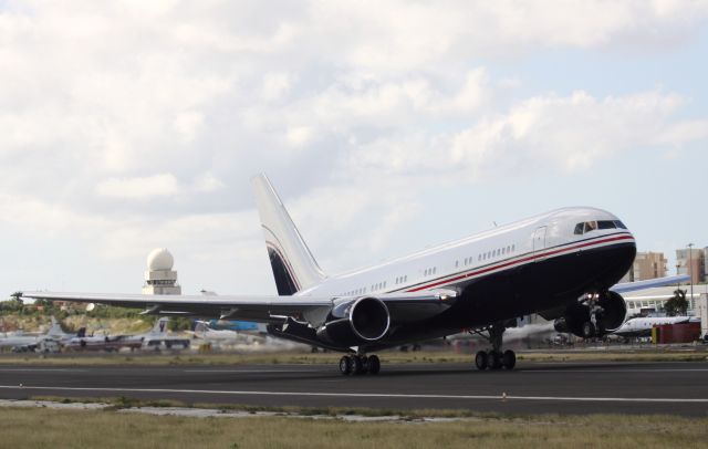 BOEING 767-200 (N2767)