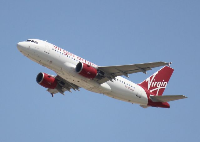 Airbus A319 (N528VA) - At DFW.