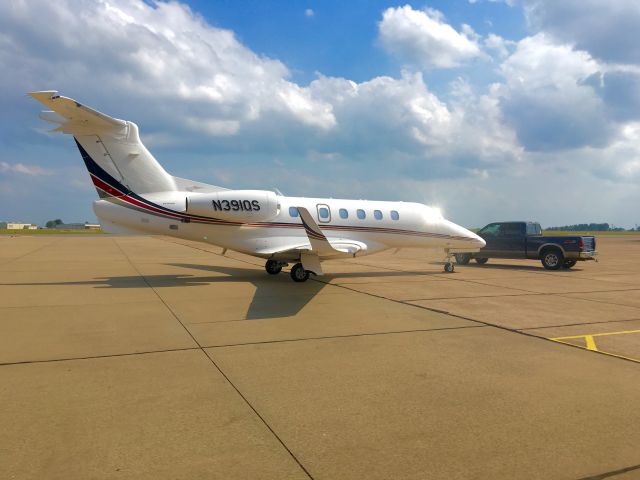 Embraer Phenom 300 (N391QS)