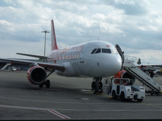 Airbus A319 (G-EZII)