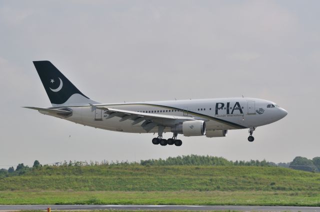 Airbus A310 (AP-BGQ) - 2012/7/9