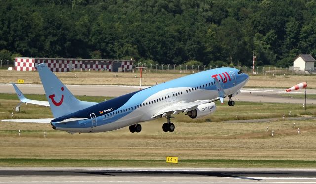 Boeing 737-800 (D-ATUJ) - take off  at DUS/EDDL jun 22th 2022