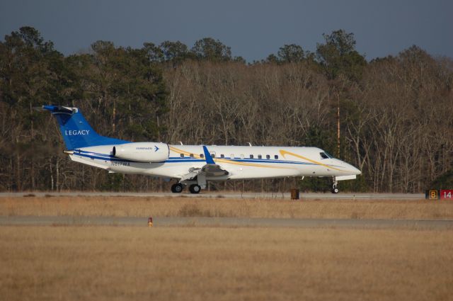 Embraer ERJ-135 (N617WA) - Rolling down 14 at Lone Star.