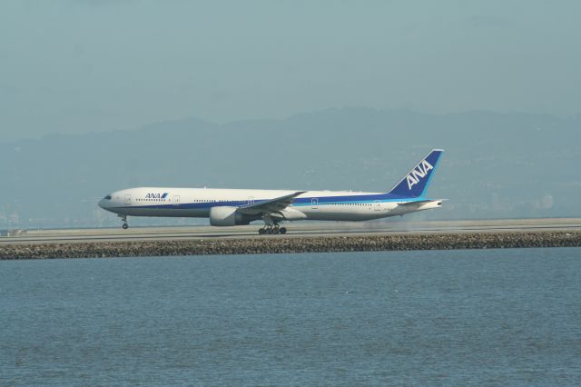 BOEING 777-300ER (JA782A)