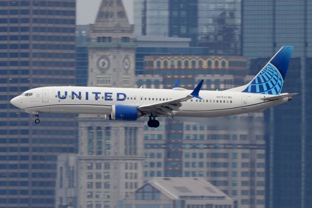 Boeing 737 MAX 9 (N47533) - UA 1066 arriving from Newark