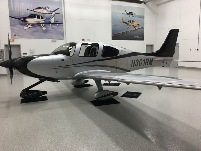 Cirrus SR-22 (N301RM)