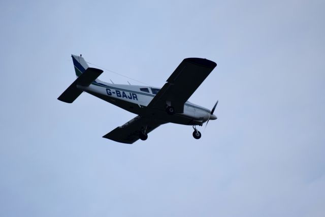 Piper Cherokee (G-BAJR) - On approach runway 25 Belfast International - 12 March 2016