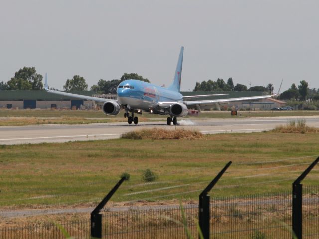 Boeing 737-800 (OO-JAX)