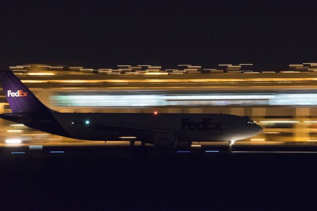 Airbus A300F4-600 (N733FD) - This is one of my best pictures of a getting rare A300B4-605R