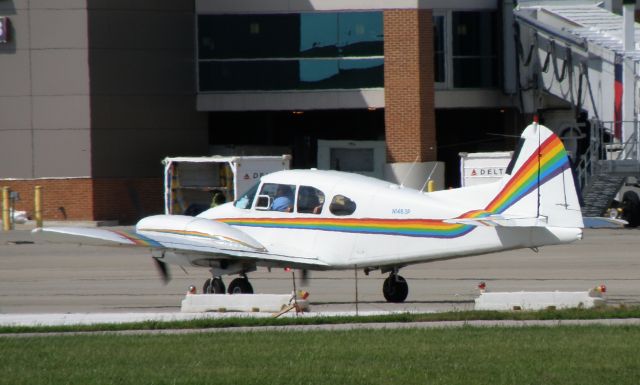 Piper Apache (N1463P) - A colorful Piper (N1463P) taxis to the actuive at Blue Grass Airport (KLEX) bound for Gwinnett County (KLZU)...