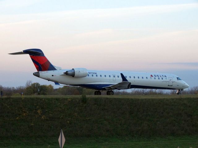 Canadair Regional Jet CRJ-700 (N772SK)