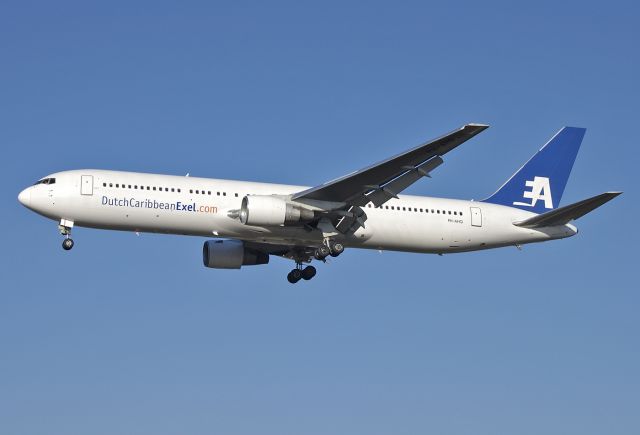 BOEING 767-300 (PH-AHQ) - Dutch Caribbean Exel - Boeing 767-383 C/N 24477/377 - PH-AHQ - at Brussels 2005-Jan-16.