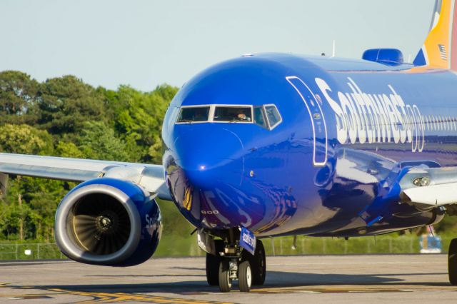 Boeing 737-800 (N8326F)