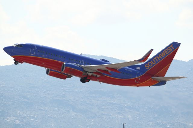 Boeing 737-700 (N551WN)
