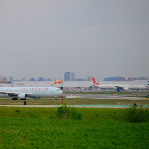 BOEING 767-300 (C-FCAF)