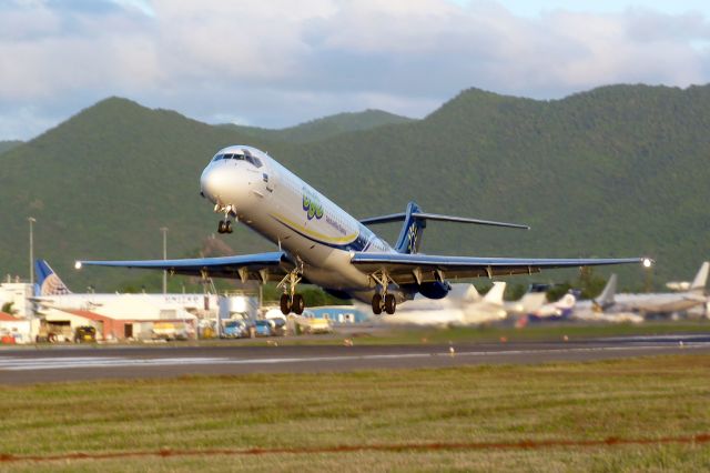 McDonnell Douglas MD-83 (N120MN)