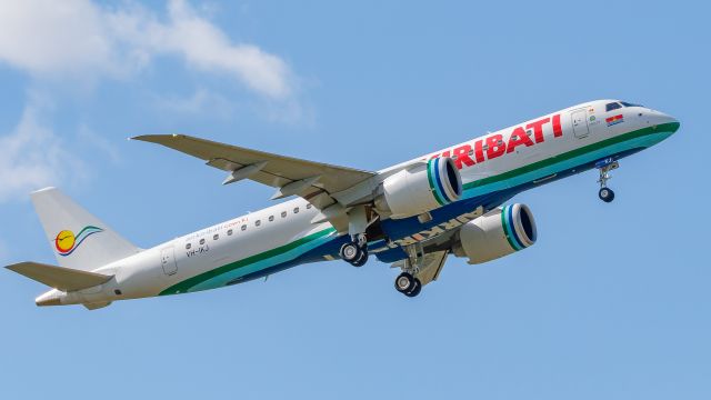 Embraer E190-E2 (VH-IKJ)