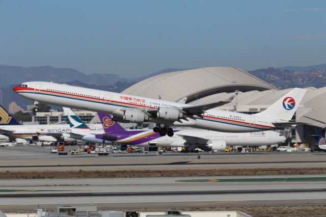 Airbus A340-600 (B-6052)