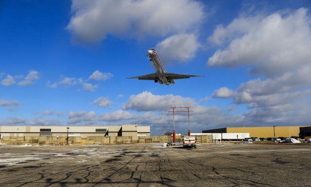 — — - This is an MD-80 I believe. It approaching Runway 23 at Toronto Pearson to land. 