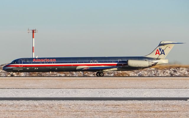 McDonnell Douglas MD-83 (N438AA)