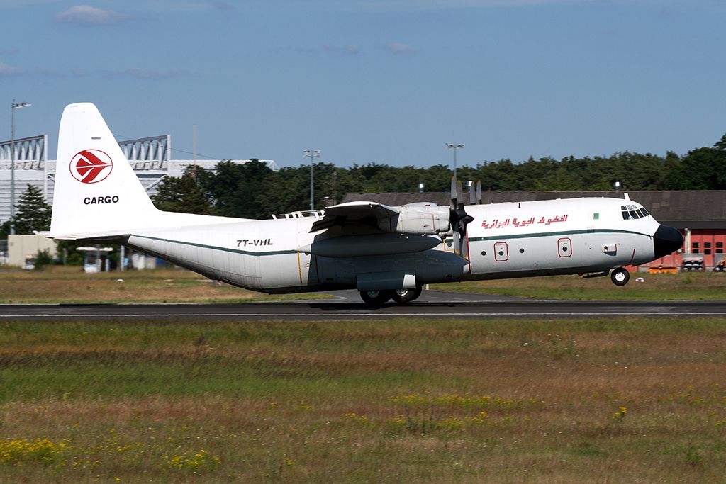 Lockheed C-130 Hercules (7T-VHL)