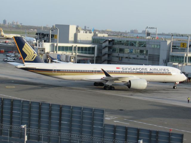 Airbus A350-900 (9V-SGB)