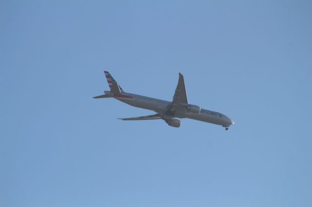 BOEING 777-300 (N725AN) - APPROACH 24R KLAX