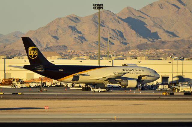 Airbus A300F4-600 (N162UP) - N162UP United Parcel Service - UPS Airbus A300F4-622R (cn 851) - McCarran International Airport (KLAS)br /Las Vegas, Nevadabr /TDelCorobr /January 15, 2014