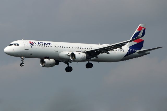 Airbus A321 (PT-XPQ)