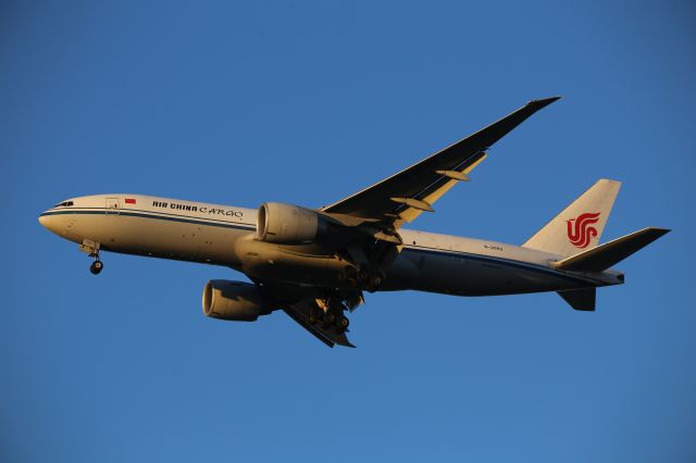 BOEING 777-200LR (B-2093)