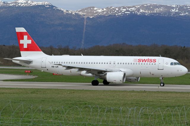 Airbus A320 (HB-IJR)