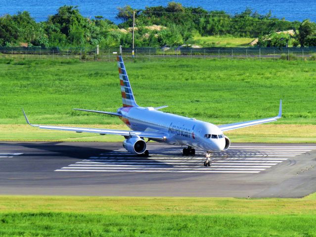 Boeing 757-200 (N189AN)