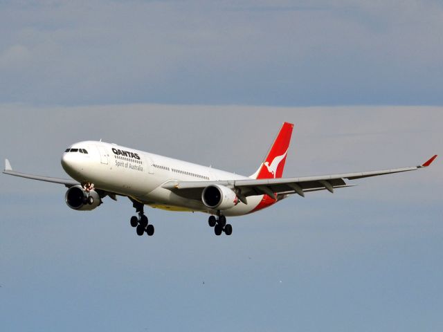 Airbus A330-300 (VH-QPJ) - On short finals for runway 05. Thursday 12th July 2012.