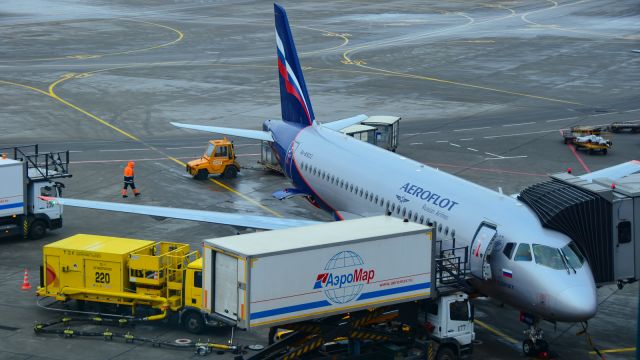 Sukhoi Superjet 100 (RA-89032)