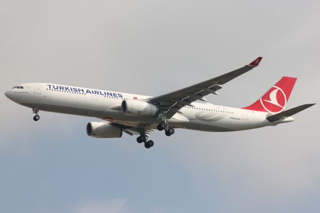 Airbus A330-300 (TC-JNR)