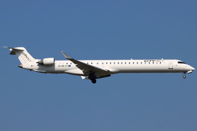 Bombardier CRJ-1000 (EI-HIA)