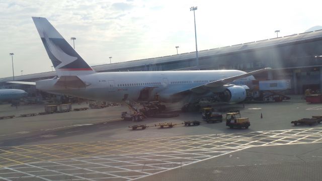 Boeing 777-200 (B-HNL) - At Gate (Hong Kong to Bali)