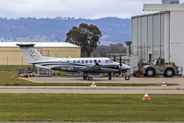 Beechcraft Super King Air 350 (VH-JET) - Leppington Pastoral Co (VH-JET) Textron B300 Super King Air at Wagga Wagga Airport.