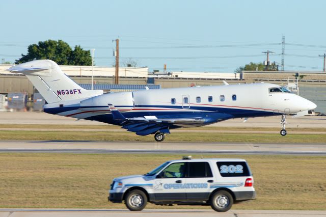 Bombardier Challenger 300 (N538FX) - 22 arrival with Ops 202 photo-bombing the shot.