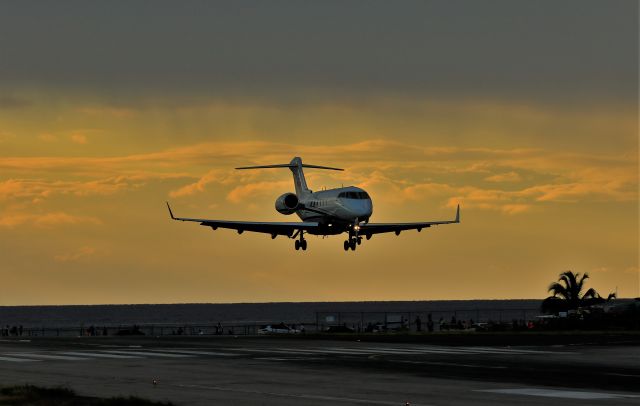 Bombardier Challenger 300 (N52JT)