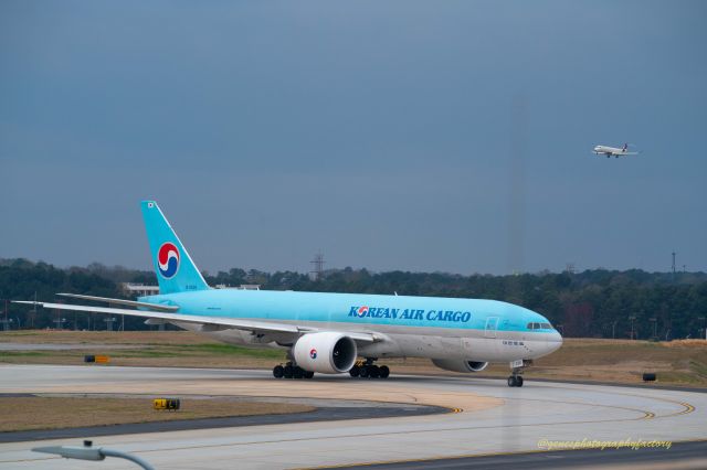 Boeing 777-200 (HL8226) - Korean Airline Cargo 777 lining up for departure from KATL. 