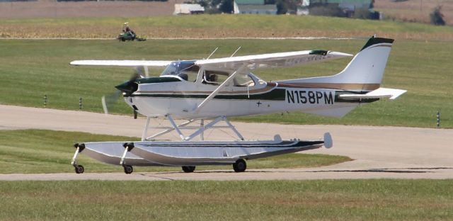 Cessna Skyhawk (N158PM) - Freshly arriving from Canada...