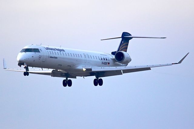 Canadair Regional Jet CRJ-900 (D-ACNT)