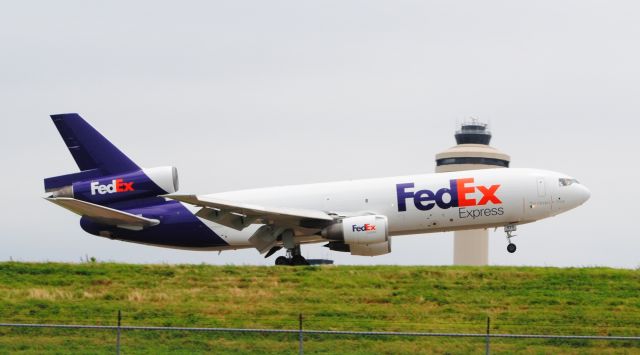 McDonnell Douglas DC-10 — - Arriving 18R of Memphis